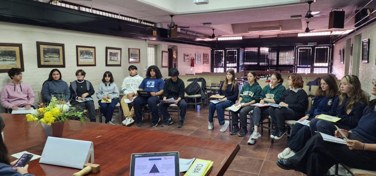 imagen Estudiantes del Magisterio participaron en un encuentro intercolegial de Naciones Unidas
