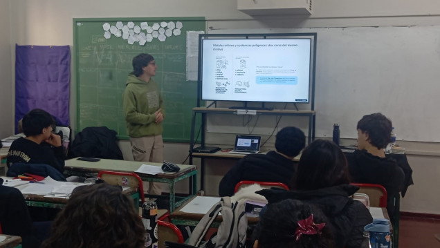 imagen Concientización ambiental: Estudiantes de 4to año participaron de una charla sobre Minería Urbana