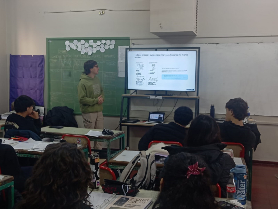 imagen Concientización ambiental: Estudiantes de 4to año participaron de una charla sobre Minería Urbana