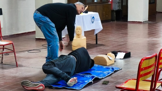 imagen Se realizó una capacitación en primeros auxilios y RCP en la Escuela del Magisterio