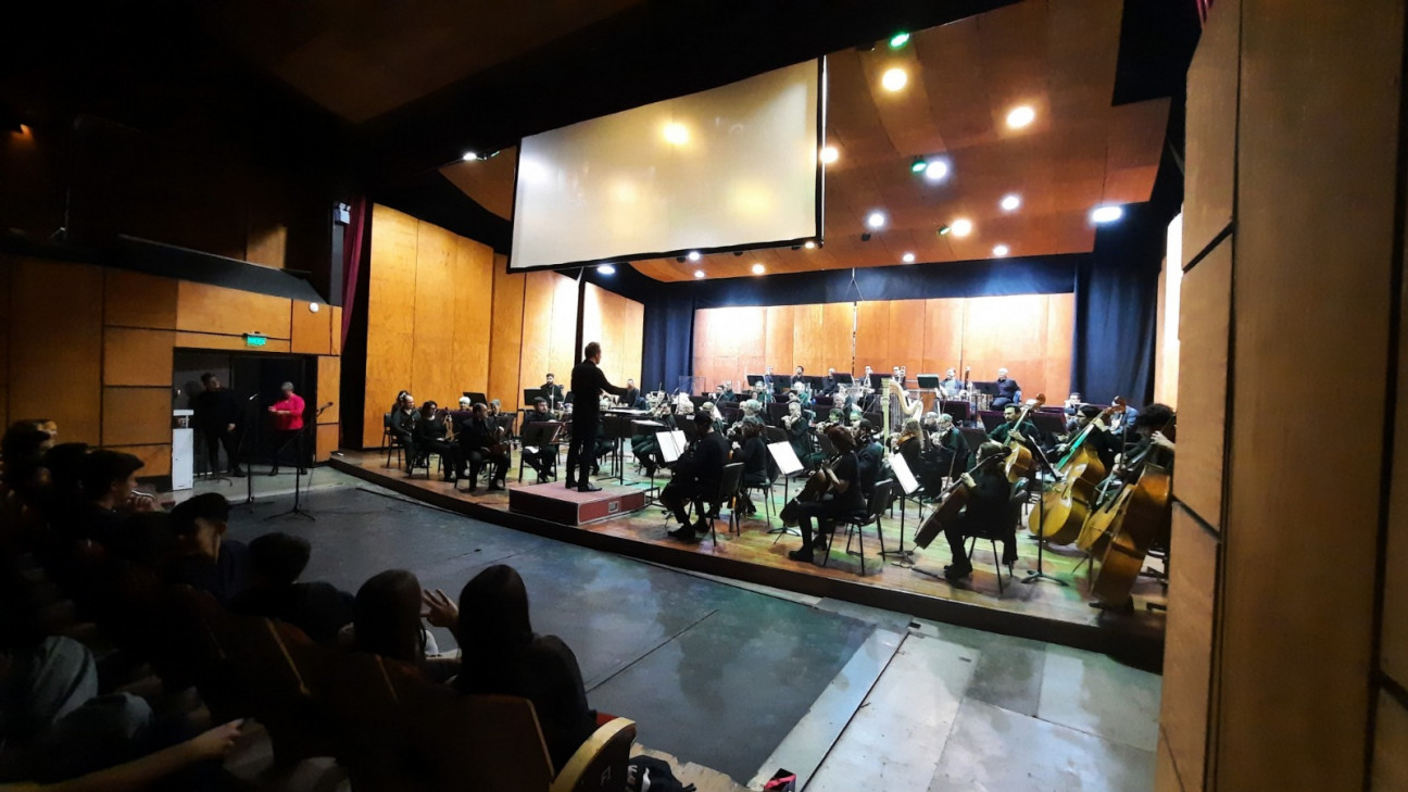 imagen Más de mil estudiantes de las escuelas de la UNCuyo participaron de un concierto didáctico en la Nave Universitaria 