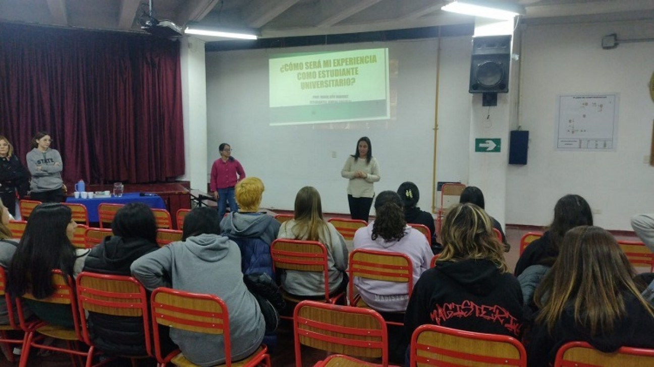 imagen Se realizó el taller: "Conociendo la vida universitaria"