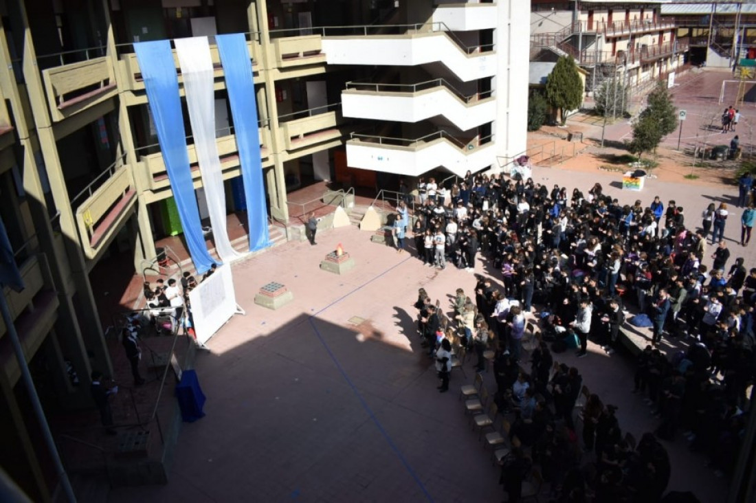 imagen Desde el primero de septiembre se podrá tramitar Movilidad Estudiantil para ingresar a partir de segundo año a la Escuela del Magisterio