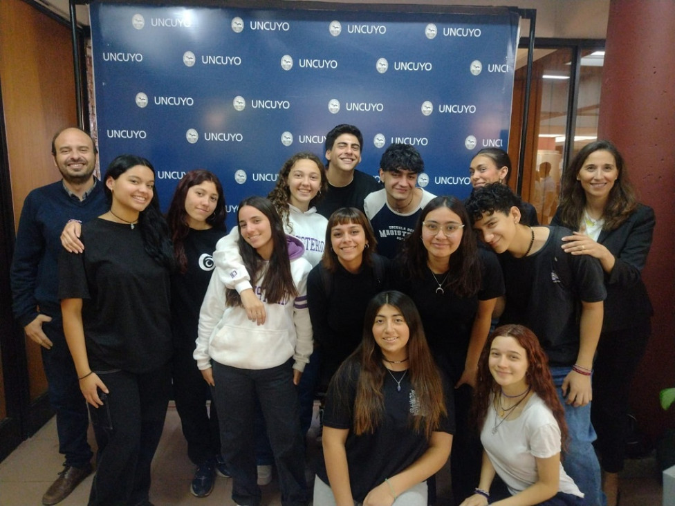 imagen Estudiantes del Magisterio crearon un menú para restaurantes en braile y fueron premiados