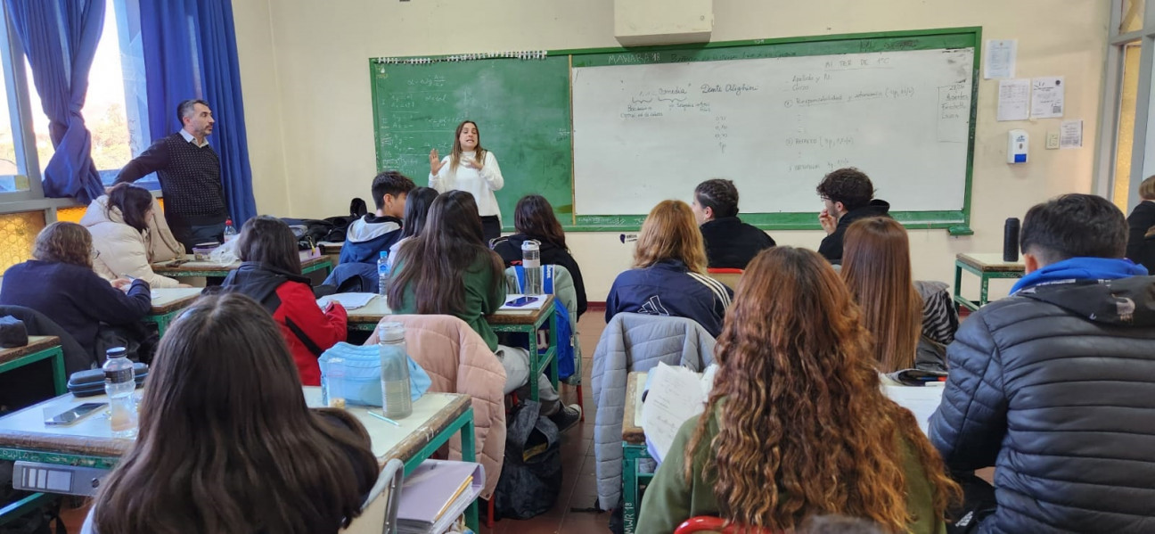 imagen Estudiantes del Magisterio recibieron la visita de una diputada provincial