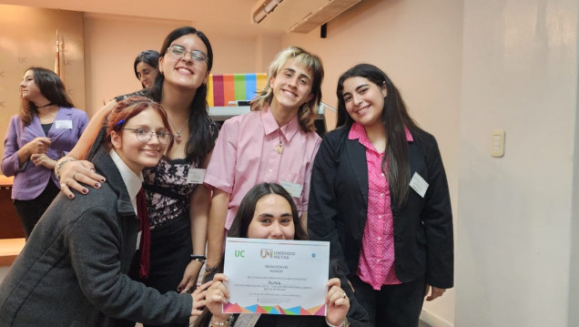 imagen Estudiantes de la Escuela del Magisterio recibieron una mención de honor en el modelo de la ONU