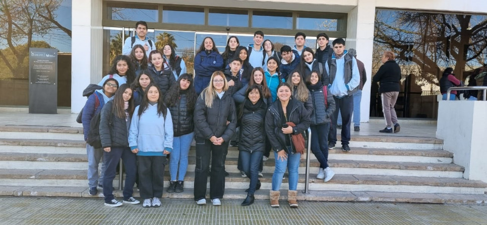 imagen Doscientos estudiantes de las secundarias de la UNCuyo reflexionaron sobre su futuro junto a Francisco Velázquez