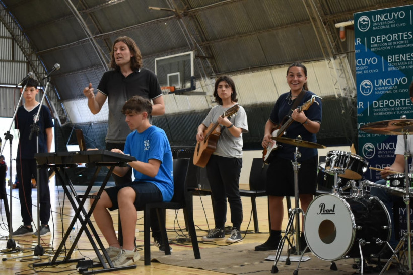 imagen La Escuela del Magisterio organizó el primer Encuentro Musical Inter escolar de la Uncuyo