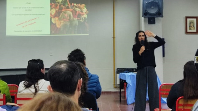 imagen Se realizó con éxito el taller para familias "Crecer en entornos digitales"