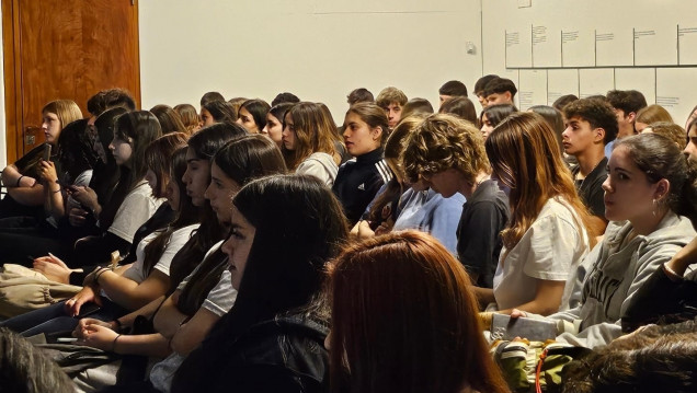 imagen Estudiantes de 4° de Humanidades participaron del Taller "Mi Primera Chamba" 