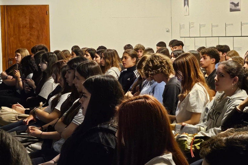 imagen Estudiantes de 4° de Humanidades participaron del Taller "Mi Primera Chamba" 