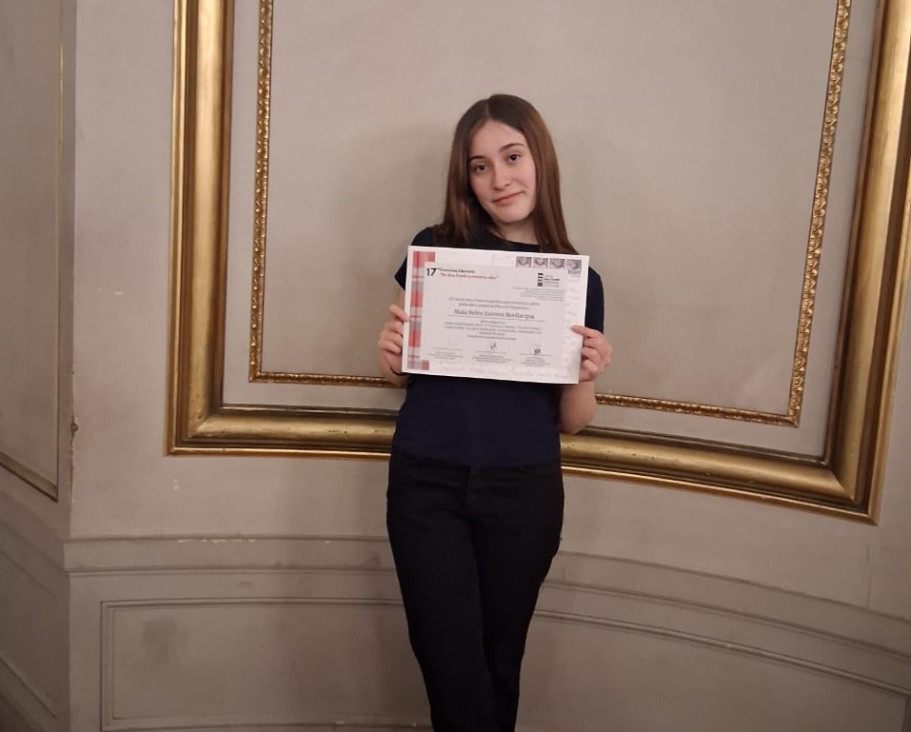 imagen Orgullo del Magis: la estudiante Maia Estevez fue premiada en el Concurso Literario "De Ana Frank a nuestros días"