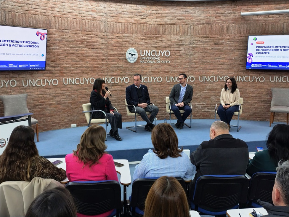 imagen Comenzó una capacitación para la comunidad educativa de escuelas de la UNCUYO