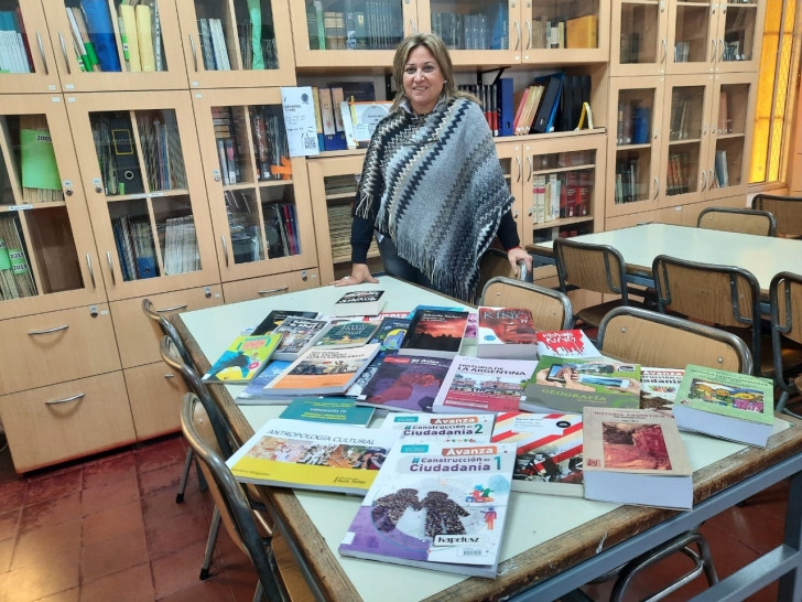 imagen Una de las bibliotecarias del Magisterio asistió a la Feria Internacional del Libro representando a los colegios de la  UNCUYO