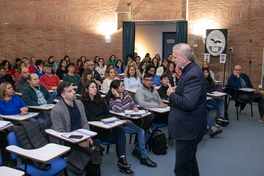 imagen Personal de la UNCUYO aprende sobre gestión de conflictos con experto en mediación