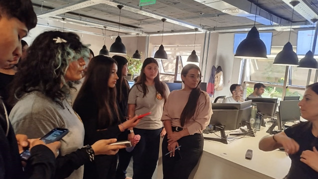 imagen Estudiantes de 2do año Comunicación visitaron MDZ