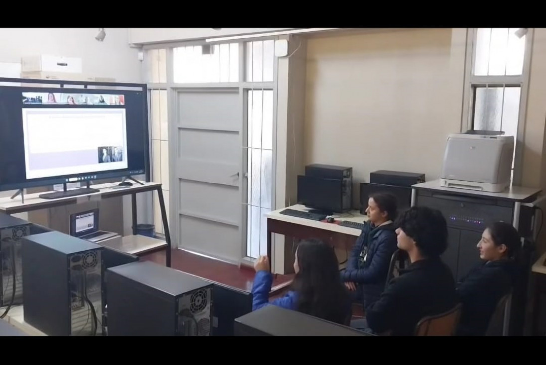imagen Estudiantes del Club de Naciones Unidas participaron en un taller de debate y argumentación