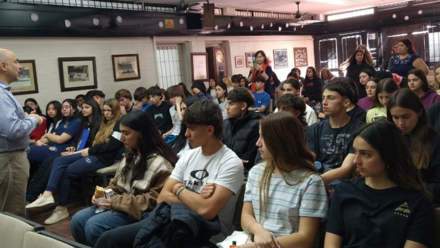 imagen Estudiantes de la Escuela del Magisterio participaron de actividades de reflexión por la Noche de los Lápices