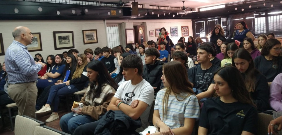 imagen Estudiantes de la Escuela del Magisterio participaron de actividades de reflexión por la Noche de los Lápices