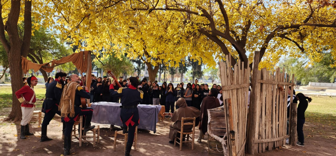 imagen Estudiantes del Magisterio visitaron el Campo Histórico "El Plumerillo"