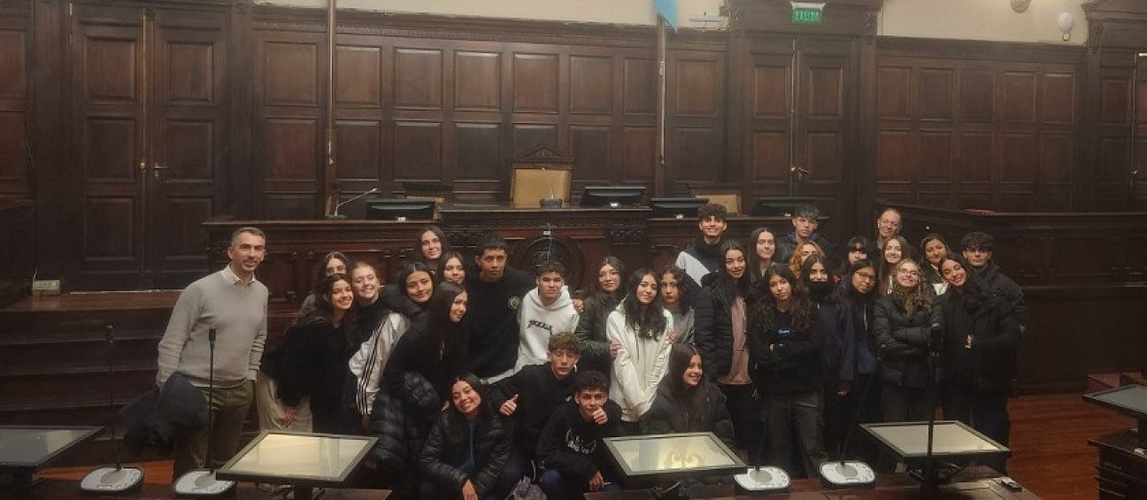 imagen Estudiantes de cuarto H3 de la Escuela del Magisterio visitaron la legislatura mendocina