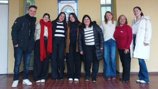 imagen Egresados del Magisterio compartieron sus experiencias en investigación con estudiantes de 4to año