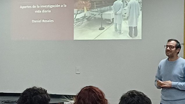 imagen Ciencia y Sostenibilidad: El Dr. Daniel Rosales visitó la Escuela del Magisterio