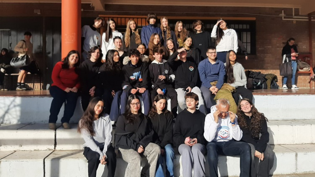 imagen Estudiantes del Magisterio visitaron la escuela J. V. Zapata para exponer sobre problemáticas de la cibercultura