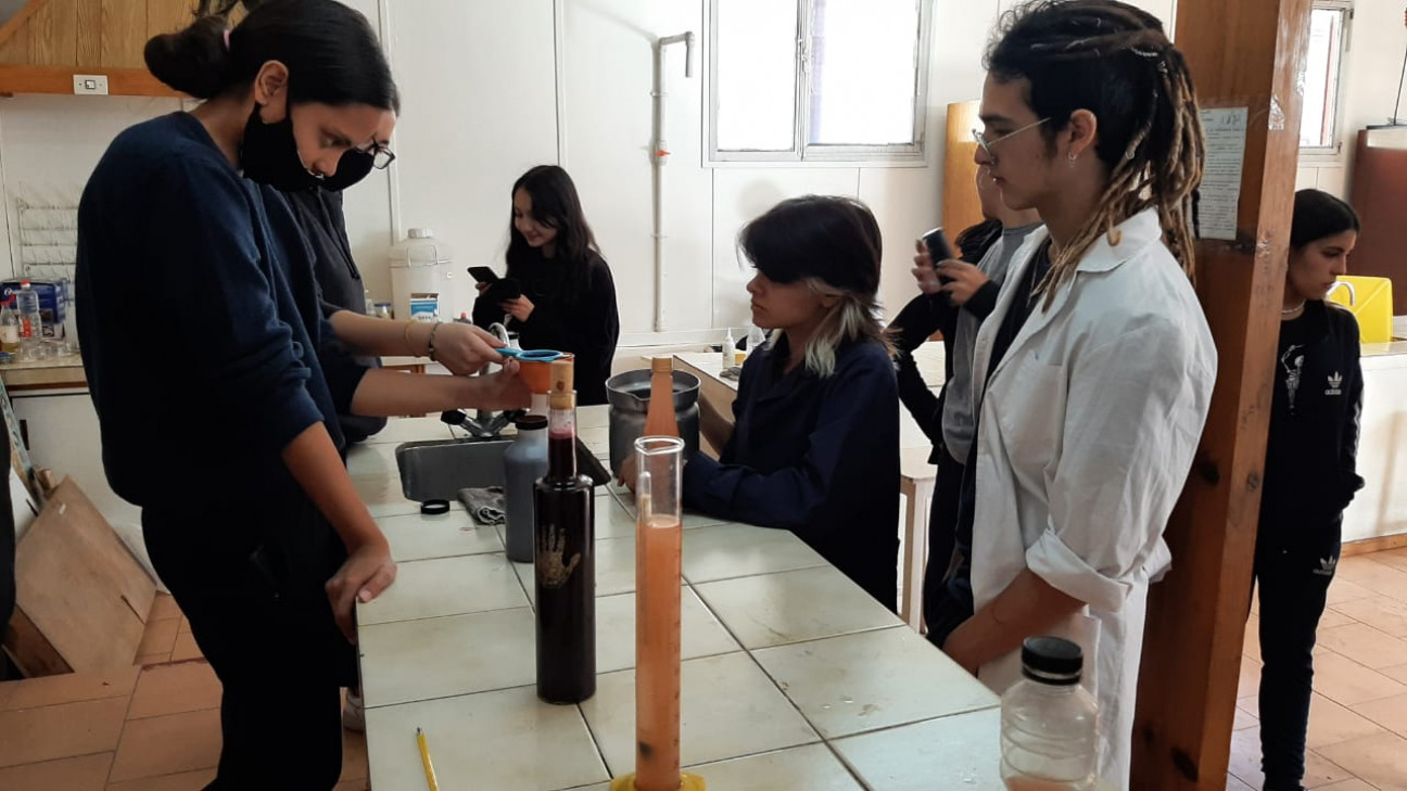 imagen Estudiantes aprendieron cómo hacer vino 